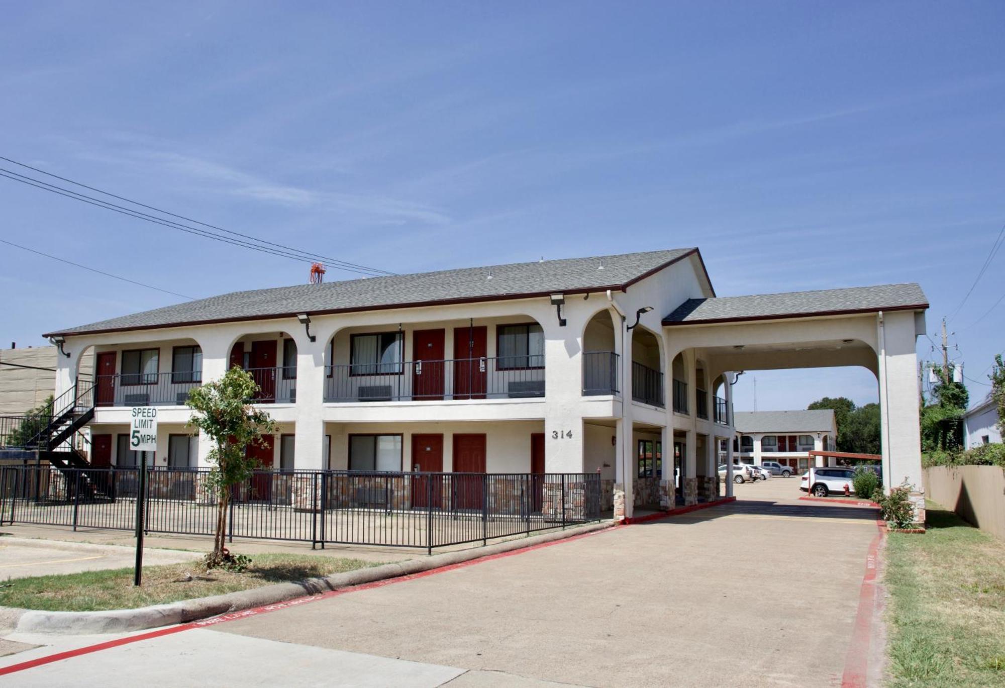 Executive Inn Of Arlington, Near At&T Stadium Екстериор снимка